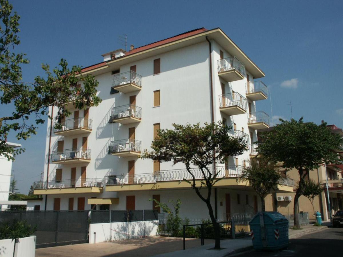 Condominio Michelangelo-Solo Per Famiglie- Walterigato Apartments Jesolo Extérieur photo